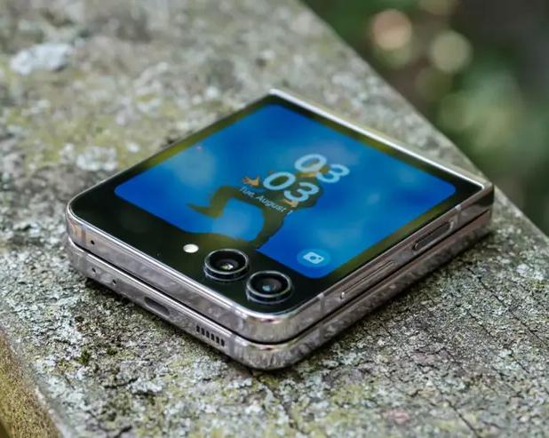 Samsung Galaxy Z Flip 6 получит более емкий аккумулятор